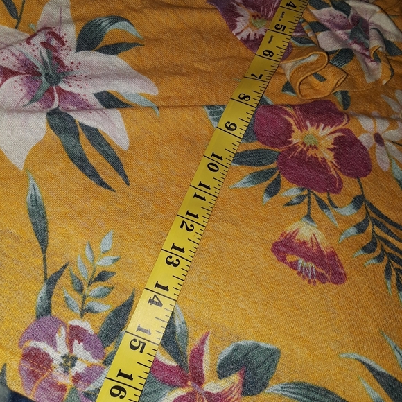 ⭐Old Navy Ruffle Sweater Tanktop - Picture 5 of 9